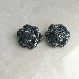 CC CAMELLIA CLIP ON EARRINGS BLACK